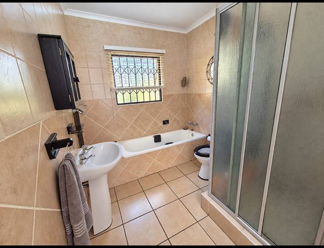 3 BEDROOM HOUSE FOR SALE IN VANDERBIJLPARK SE 2